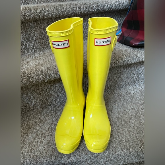 Barley worn yellow hunter rain boots size W6.5 - Picture 1 of 5